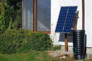 Kleine Sonnenkollektoren im Garten