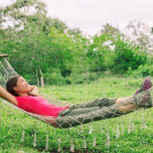 Hängematte als Rückzugsort im Garten | personalisiertes Handtuch